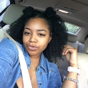 Meet your Posher, Alexus